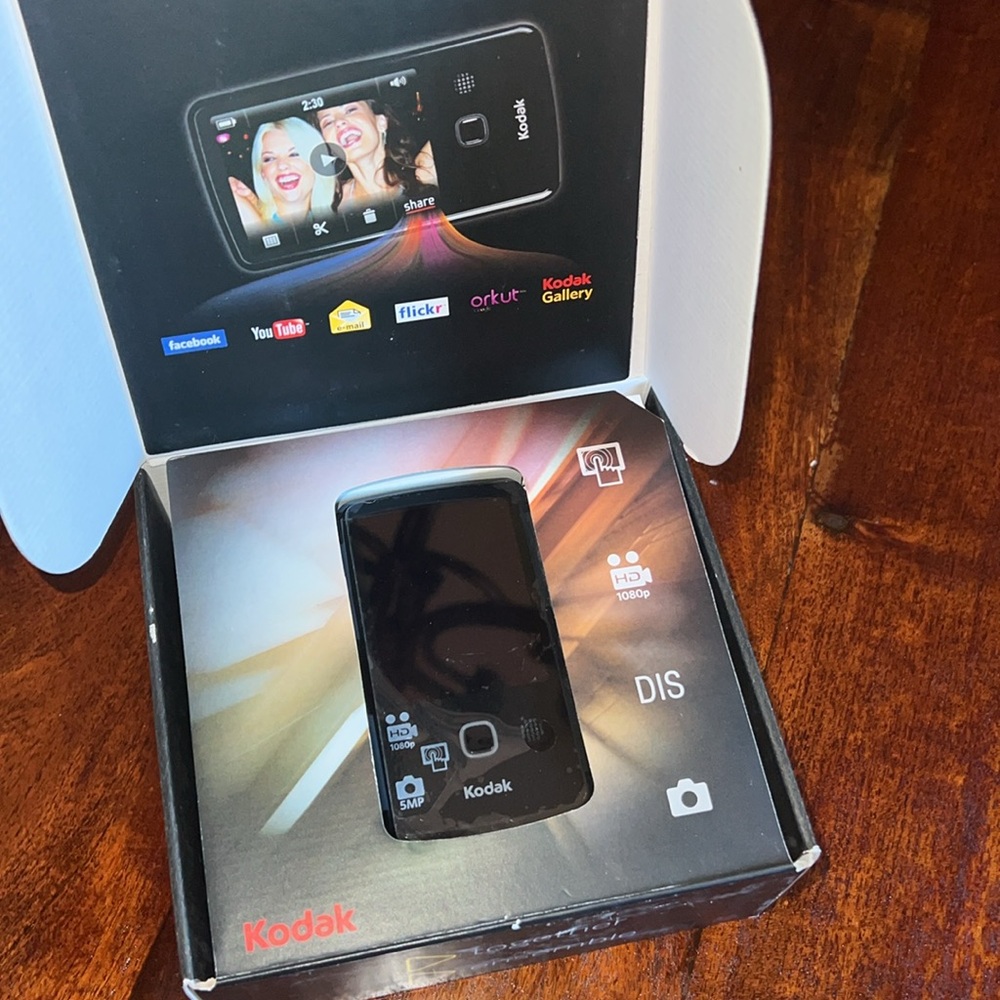 🎥NWT KODAK PLAY TOUCH VIDEO CAMERA IN BLACK 3 inch - Picture 15 of 17